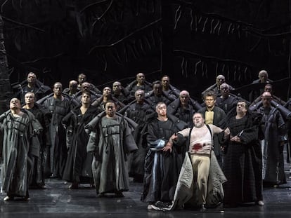 Christian Gerhaher y Jonas Kaufmann en una escena del primer acto de 'Parsifal'.