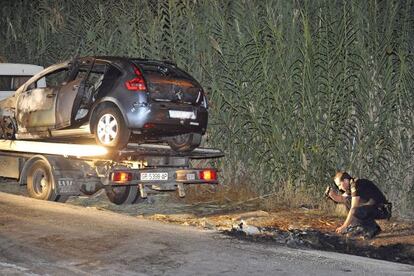 Police inspect the scene where Cobo&rsquo;s Citro&euml;n was found, with her body in the trunk. 