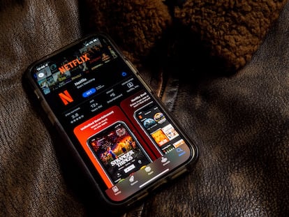 La aplicación de Netflix en la pantalla de un teléfono móvil.