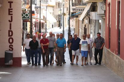 Trabajadores de la base despedidos por los últimos ERE.