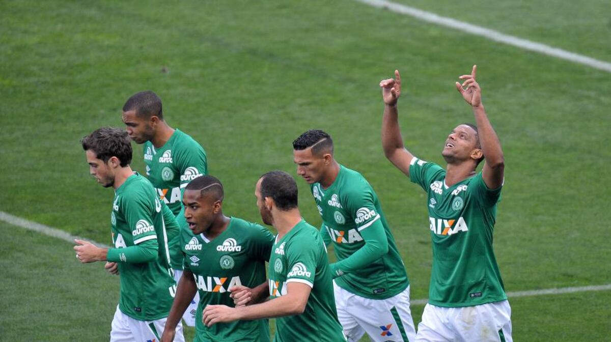 Longe da fama, Bruno Rangel virou artilheiro e ídolo da Chapecoense ...