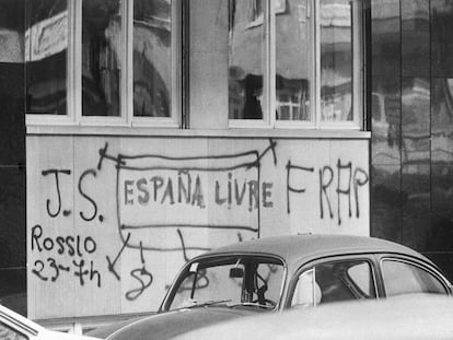 Pintadas en Lisboa contra la ejecución de dos activistas de ETA y tres del FRAP en 1975.