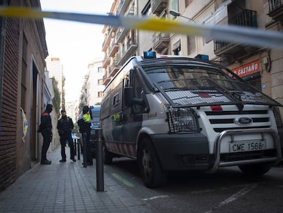 Operació dels Mossos i la Guàrdia Urbana en un narcopiso del Raval.