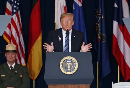 El presidente Donald Trump habla durante el 11 de septiembre del vuelo 93 Memorial Service en Shanksville, Pensilvania (EE UU).