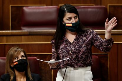 La diputada de Vox, Macarena Olona, ayer durante su intervención en la sesión de control al Gobierno en el Congreso.