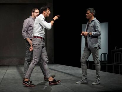 De izquierda a derecha, Jorge Us&oacute;n, Crist&oacute;bal Su&aacute;rez y Roberto Enr&iacute;quez, en el montaje del Teatro Pav&oacute;n Kamikaze.