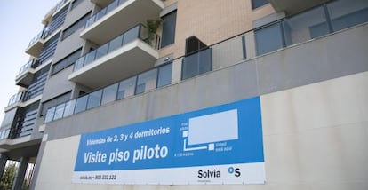 Promoci&oacute;n de viviendas del Banco Sabadell en la playa de San Juan de Alicante. 