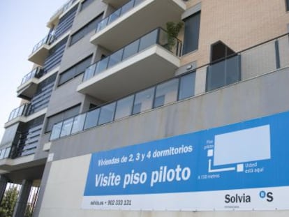 Promoci&oacute;n de viviendas del Banco Sabadell en la playa de San Juan de Alicante. 