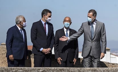 (l-r) Portuguese Prime Minister António Costa, Spanish PM Pedro Sánchez, Portuguese President Marcelo Rebelo de Sousa and Spain’s King Felipe VI.