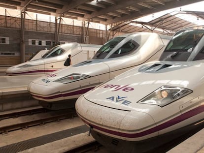 Bater&iacute;a de trenes de alta velocidad en la estaci&oacute;n de M&aacute;laga.