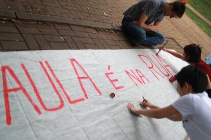 "Hoje a aula é na rua", diz este na USP.