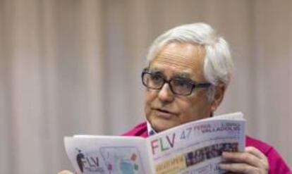 Juan Cruz, pregonero de la 47 edición de la feria del Libro de Valladolid, durante la rueda de prensa con los medios, antes de la apertura.