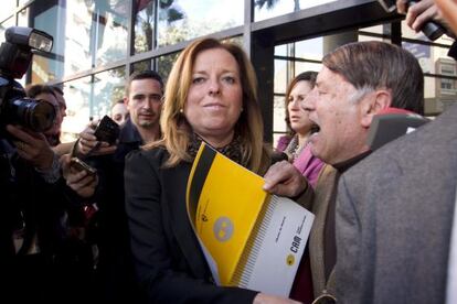 María Dolores Amorós, a su salida del Juzgado número 4 de Alicante el pasado viernes 24.