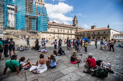 Turistas en la plaza del Obradoiro de Santiago.