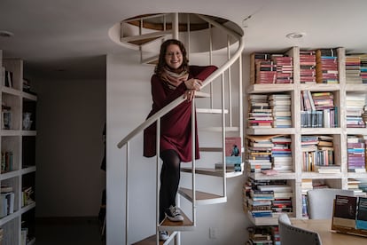 Wendolin Perla, directora editorial de Perla Ediciones, en su casa, en Ciudad de México.