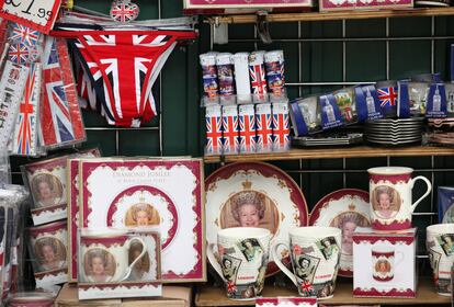 Tea with Elizabeth. Souvenirs from the 2012 Diamond Jubilee displayed in a Trafalgar Square store in London.