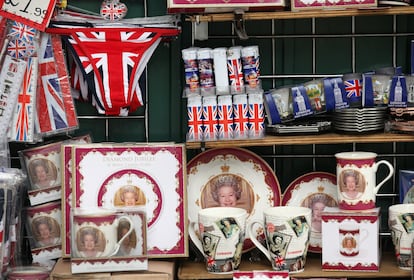 Tea with Elizabeth. Souvenirs from the 2012 Diamond Jubilee displayed in a Trafalgar Square store in London.