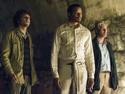 De izquierda a derecha, Jesse Eisenberg, Terrence Howard y Richard Gere en <i>La sombra del cazador.</i>