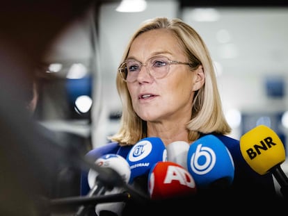 La ministra de Exteriores holandesa, Sigrid Kaag, en una rueda de prensa este jueves en La Haya tras su dimisión.