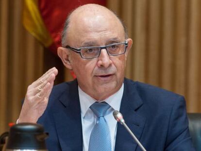 Montoro no descarta quitas en la deuda a las autonomías