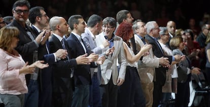 Catalan regional premier Carles Puigdemont (center, in white)