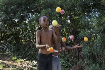 Estos niños entrenan para actuar en eventos y celebraciones,aprenden a negociar tarifas y a valerse por sí mismos en el mundo laboral.