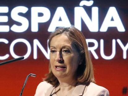 La ministra de Fomento, Ana Pastor, durante su intervenci&oacute;n en la presentaci&oacute;n de la iniciativa &quot;Espa&ntilde;a Construye&quot;.