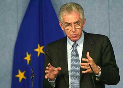 Mario Monti presenta la decisión de la UE sobre Microsoft.