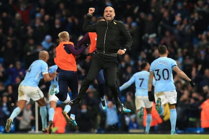 Guardiola celebra el triunfo del City contra el Tottenham en Londres.