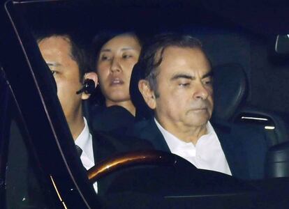 Carlos Ghosn, expresidente de Nissan, al salir de prisión el jueves 25 de abril.