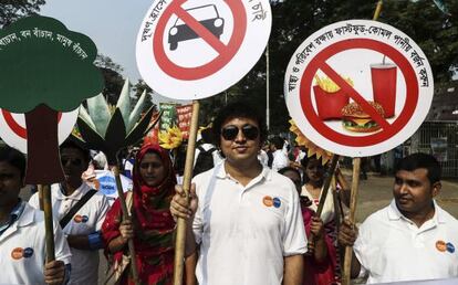 Manifestación este sábado en Dacca (Bangladesh) para presionar a los líderes que se reunirán en diciembre en la Cumbre del Clima de París.
