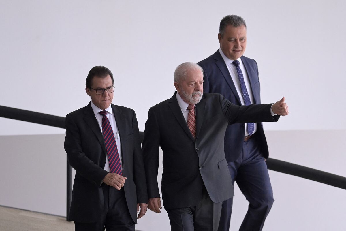 Lula destituye a más de 80 militares del círculo presidencial tras el ...