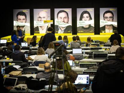 Campaign posters for (l-r) Gabriel Rufián, Raül Romeva, Oriol Junqueras, Carolina Telechea and Montse Bassa.