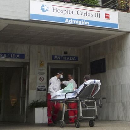 Entrada del hospital Carlos III de Madrid.