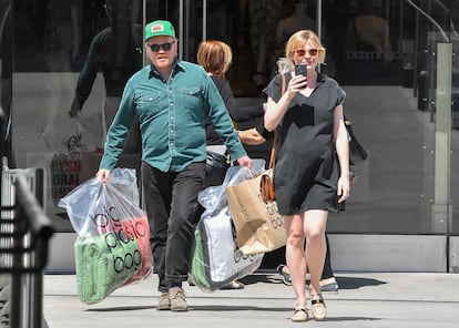 La pareja mantiene un perfil bajo. En la imagen, de compras por Los Ángeles en 2018.