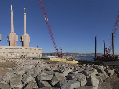 Endesa cede las Tres Chimeneas a
Sant Adrià y pide que las mantenga