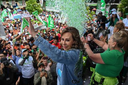 Candidate Sandra Torres at a rally in Guatemala's La Terminal market.