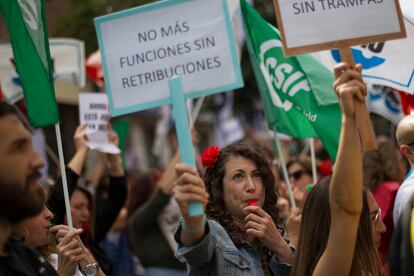 Concentración de funcionarios frente al Ministerio de Justicia en Madrid, este jueves.