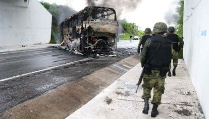 Imagen del enfrentamiento en Apatzingan, en Michoac&aacute;n.