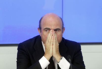 Economy Minister Luis de Guindos at a press conference Wednesday.