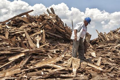 Al haber un manejo cuidadoso de los bosques nativos de forma responsable por parte de los habitantes de la población, se sabe que puede ser usada la madera en diferentes formas sin desperdiciar nada. Estos restos provienen de los distintos cortes de los troncos una vez que se obtienen las tablas, hojas de madera, polines y otras formas de cortes. 