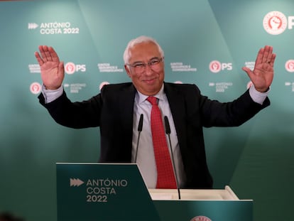 António Costa se dirigía este domingo a los medios de comunicación en la sede del Partido Socialista en Lisboa.