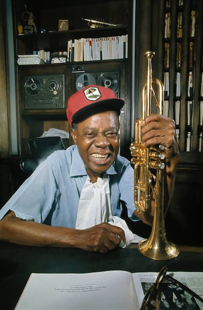 Louis Armstrong, en su casa en su 70 cumpleaños en 1970.