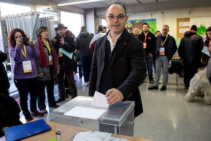 L'exconseller Jordi Turull, nmero quatre de Junts per Catalunya, vota al collegi Llus Piquer de Parets del Valls.