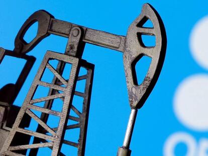 El petróleo sube tras el acuerdo de la OPEP + de mantener bajo control el aumento de la producción en 2021