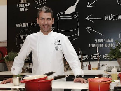 El chef Paco Roncero, durante su 'master class' sobre el yogur.