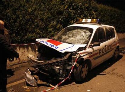 Estado en el que quedó el coche patrulla tras el accidente.