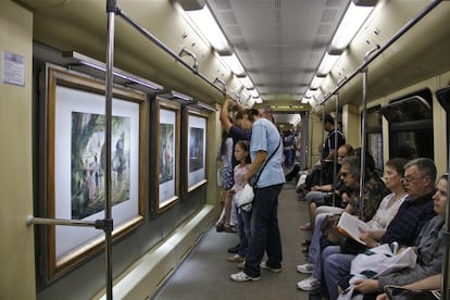 En los vagones del tren Akbarel se ven hoy en día obras de Karl Briullov Aleksándr Deyneka o Vladímir Lebedev.