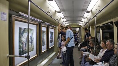 En los vagones del tren Akbarel se ven hoy en día obras de Karl Briullov Aleksándr Deyneka o Vladímir Lebedev.
