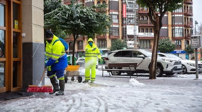 Las calles de Logroño, durante una nevada en enero de 2021.